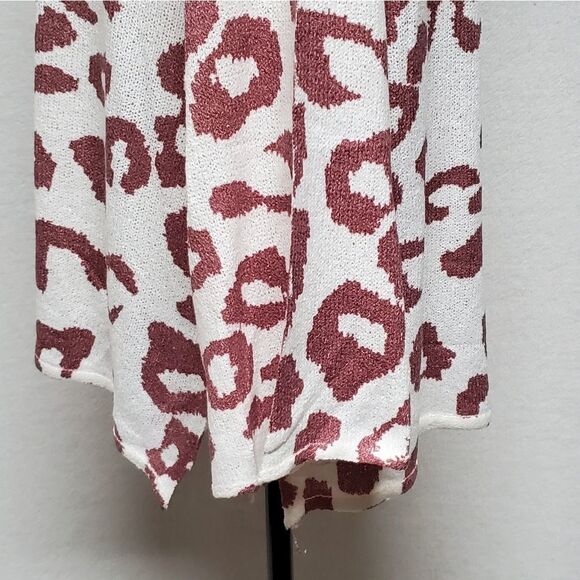 Pol Raspberry Leo Lightweight V-neck Loose Fit Side Slit Knit Sweater - Picture 7 of 13